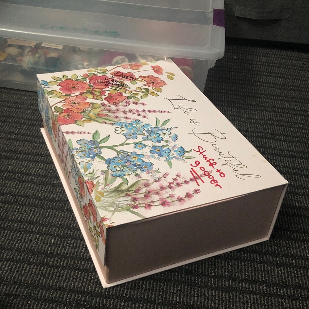 🚚 Life is Beautiful Storage Container - Picture 2 of 5